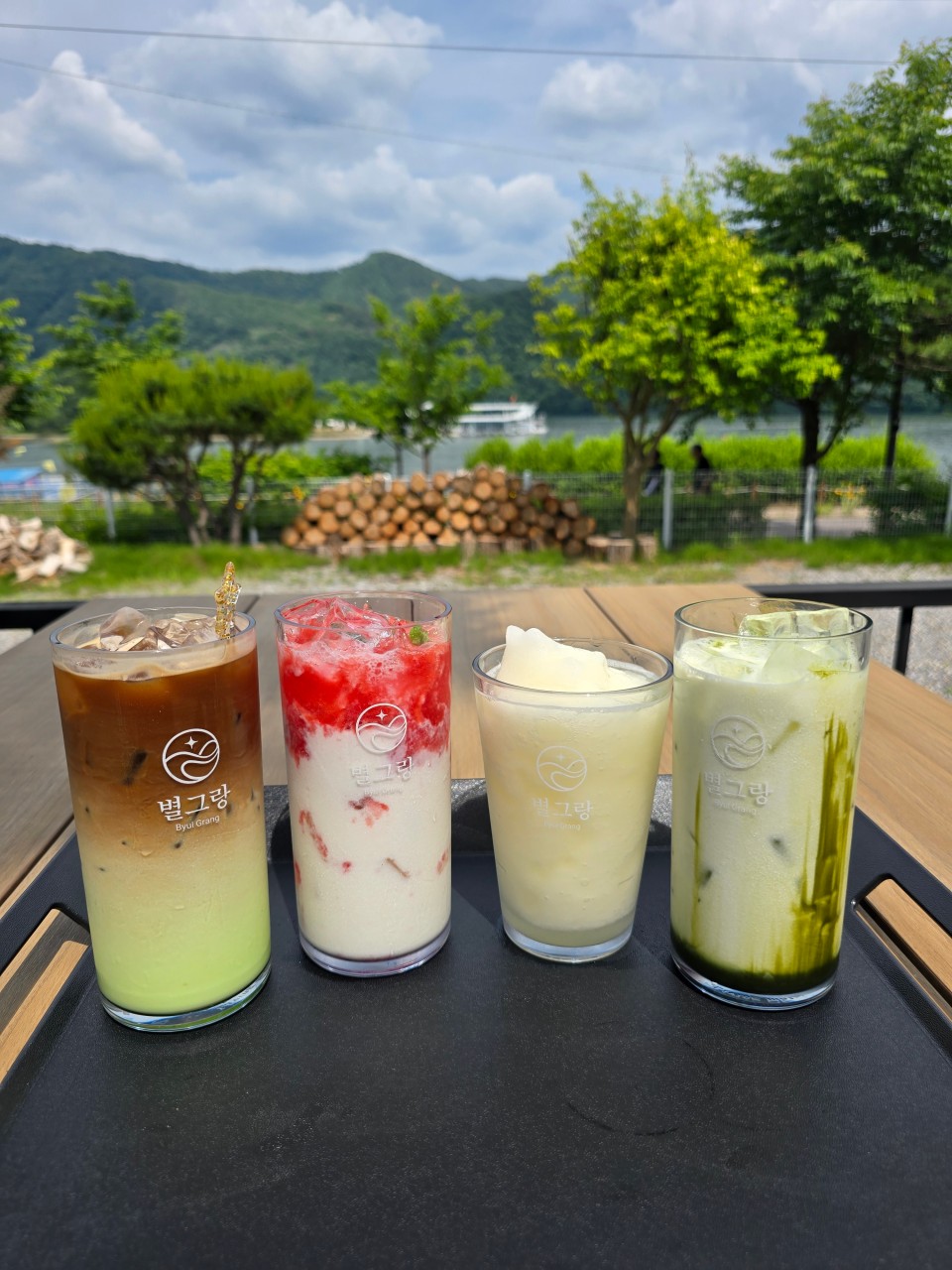 북한강을 마주한 별그랑 시그니처 음료